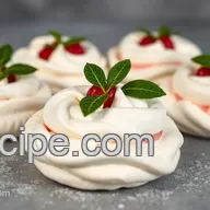 Bluffez vos invit&eacute;s avec ces Mini Pavlovas - L'&eacute;l&eacute;gance express!