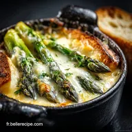 &OElig;uf cocotte aux asperges et au fromage Jaune coulant parfait