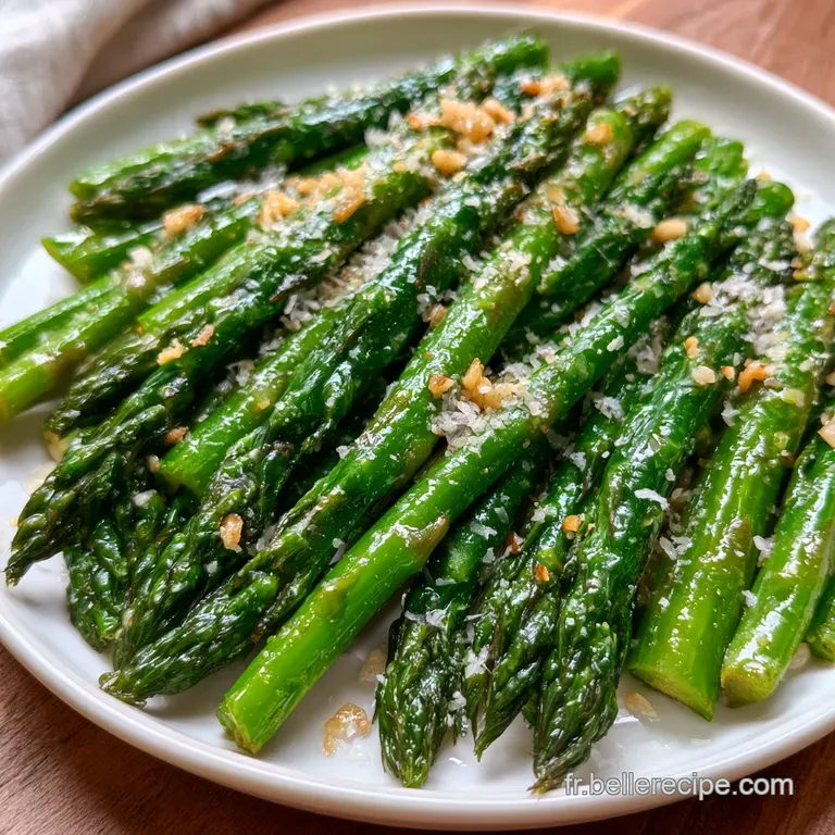 Asperges Vertes Po&ecirc;l&eacute;es au Parmesan et Ail: Croquantes